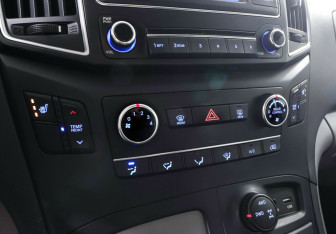 Подержанный автомобиль Hyundai Grand Starex 2018 года (15 фото)