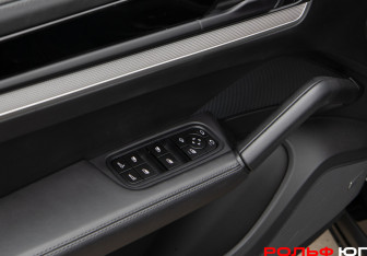 Подержанный автомобиль Porsche Cayenne 2023 года (28 фото)