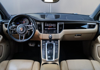 Подержанный автомобиль Porsche Macan 2017 года (14 фото)