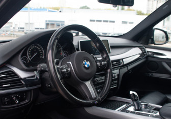 Подержанный автомобиль BMW X5 2016 года (20 фото)