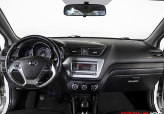 Подержанный автомобиль Kia Rio Sedan 2017 года (12 фото)