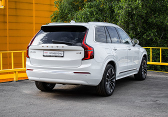 Подержанный автомобиль Volvo XC90 2025 года (4 фото)