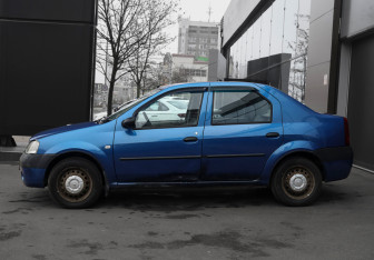 Подержанный автомобиль Renault Logan Sedan 2006 года (8 фото)