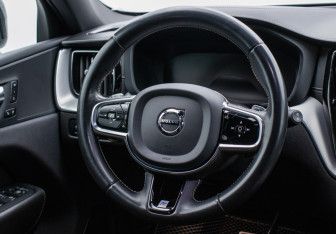 Подержанный автомобиль Volvo XC60 2019 года (15 фото)