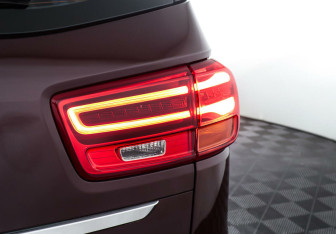 Подержанный автомобиль Kia Carnival 2019 года (8 фото)