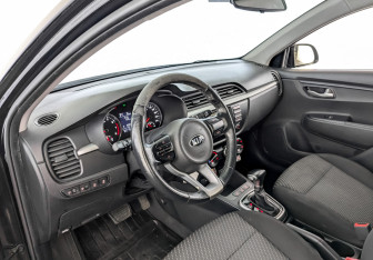 Подержанный автомобиль Kia Rio Hatchback 2020 года (16 фото)