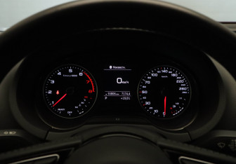 Подержанный автомобиль Audi A3 Sedan 2018 года (9 фото)