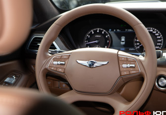 Подержанный автомобиль Genesis G90 2020 года (13 фото)