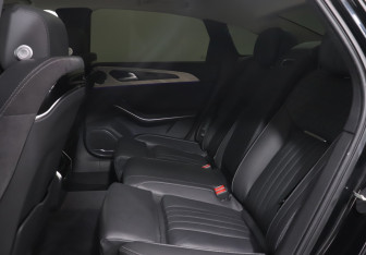 Подержанный автомобиль Hongqi H9 2024 года (10 фото)