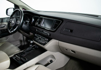Подержанный автомобиль Kia Carnival 2017 года (5 фото)