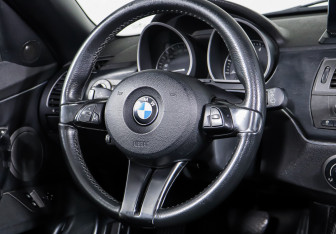 Подержанный автомобиль BMW Z4 Roadster 2004 года (26 фото)