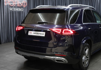 Подержанный автомобиль Mercedes-Benz GLE 2020 года (24 фото)