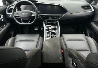 Подержанный автомобиль Geely Tugella 2023 года (11 фото)