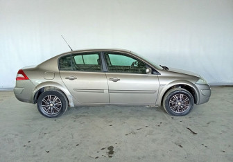 Подержанный автомобиль Renault Megane Sedan 2008 года (7 фото)