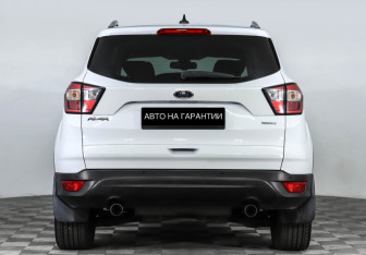 Подержанный автомобиль Ford Kuga 2016 года (4 фото)