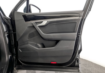 Подержанный автомобиль Volkswagen Touareg 2020 года (25 фото)