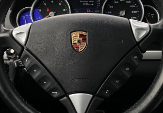 Подержанный автомобиль Porsche Cayenne 2004 года (14 фото)