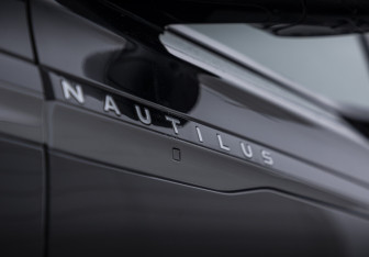 Подержанный автомобиль Lincoln Nautilus 2024 года (4 фото)