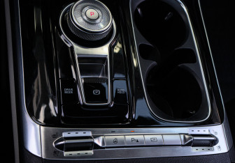 Подержанный автомобиль Kia Carnival 2021 года (25 фото)