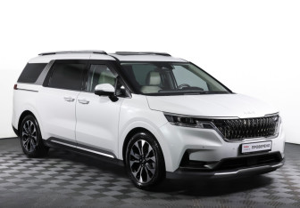 Подержанный автомобиль Kia Carnival 2023 года (3 фото)