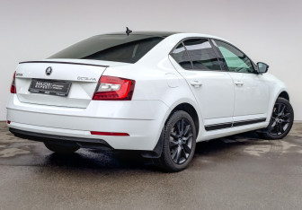 Подержанный автомобиль Skoda Octavia Liftback 2017 года (5 фото)