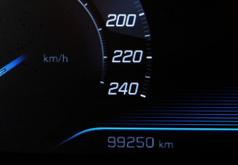Подержанный автомобиль Peugeot 3008 2018 года (18 фото)
