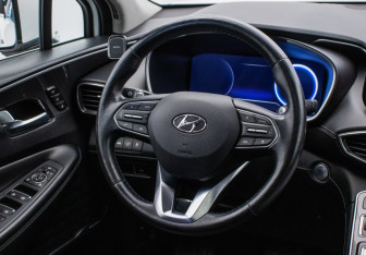 Подержанный автомобиль Hyundai Santa Fe 2021 года (15 фото)