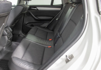 Подержанный автомобиль BMW X3 2011 года (11 фото)