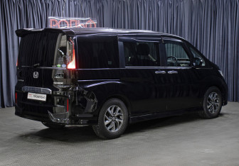 Подержанный автомобиль Honda Stepwgn 2016 года (7 фото)