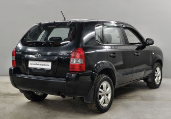 Подержанный автомобиль Hyundai Tucson 2008 года (5 фото)