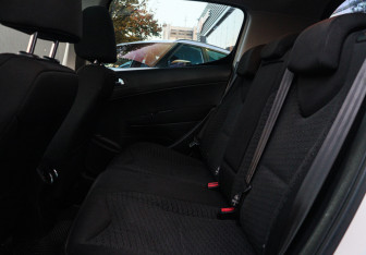 Подержанный автомобиль Peugeot 308 Hatchback 2011 года (9 фото)