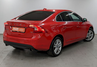 Подержанный автомобиль Volvo S60 2012 года (5 фото)