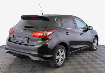 Подержанный автомобиль Nissan Tiida Hatchback 2015 года (5 фото)