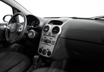 Подержанный автомобиль Opel Corsa 2008 года (9 фото)