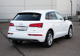 Подержанный автомобиль Audi Q5 2019 года (5 фото)