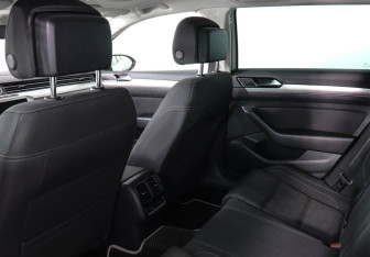 Подержанный автомобиль Volkswagen Passat Wagon 2019 года (12 фото)