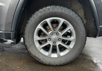 Подержанный автомобиль Jeep Grand Cherokee 2014 года (14 фото)