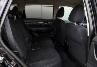 Подержанный автомобиль Nissan X-Trail 2016 года (11 фото)
