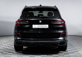 Подержанный автомобиль BMW X5 2021 года (6 фото)