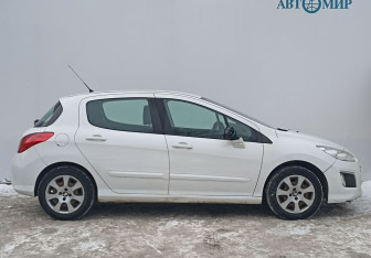 Подержанный автомобиль Peugeot 308 Hatchback 2012 года (4 фото)