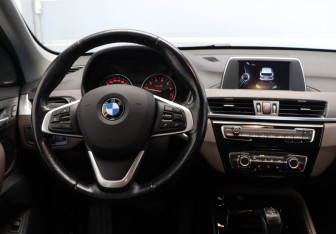 Подержанный автомобиль BMW X1 2016 года (9 фото)