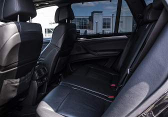 Подержанный автомобиль BMW X5 2011 года (16 фото)