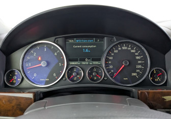 Подержанный автомобиль Volkswagen Touareg 2008 года (12 фото)