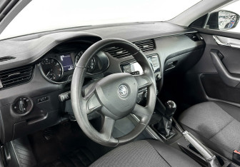 Подержанный автомобиль Skoda Octavia Wagon 2015 года (7 фото)