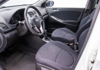 Подержанный автомобиль Hyundai Solaris Sedan 2015 года (10 фото)