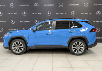 Подержанный автомобиль Toyota RAV4 2020 года (8 фото)
