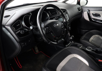 Подержанный автомобиль Kia Ceed Hatchback 2013 года (9 фото)