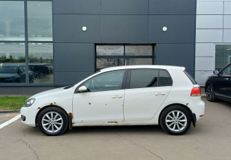 Подержанный автомобиль Volkswagen Golf Hatchback 2011 года (8 фото)