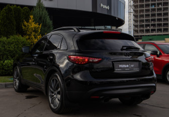 Подержанный автомобиль Infiniti FX 2013 года (5 фото)