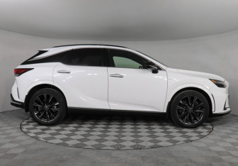 Подержанный автомобиль Lexus RX 2022 года (4 фото)